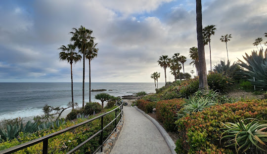 Coastal walking path in Laguna Beach, California, symbolizing healing, mindfulness, and outpatient addiction treatment support at Breakaway Health in Orange County.
